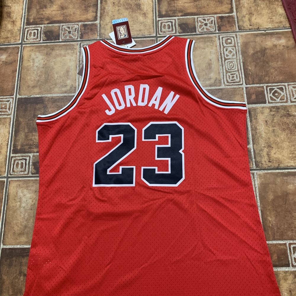 Mitchell & Ness Chicago Bulls 1984/85 Basketball Jersey Size L - Picture 2 of 5
